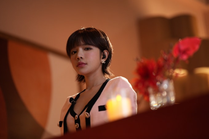 Tạo hình ca sĩ LyLy trong phim Thỏ ơi. Ảnh: Đoàn phim cung cấp