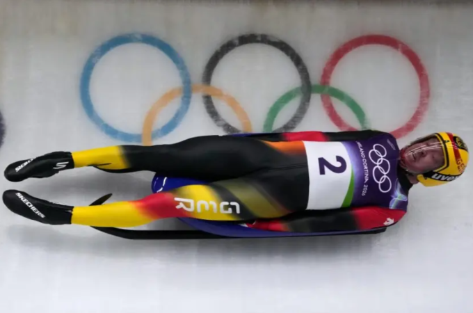 Felix Loch - huyền thoại người Đức của môn xe trượt một người (luge). Ảnh: Marca