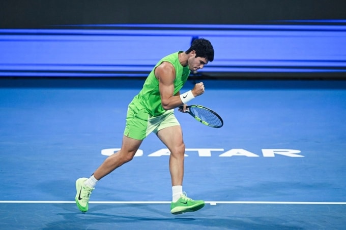 Alcaraz mừng một điểm thắng trong trận găp Royer ở vòng hai Qatar Mở rộng, trên sân Trung tâm tại Doha, Qatar hôm 18/2. Ảnh: Reuters