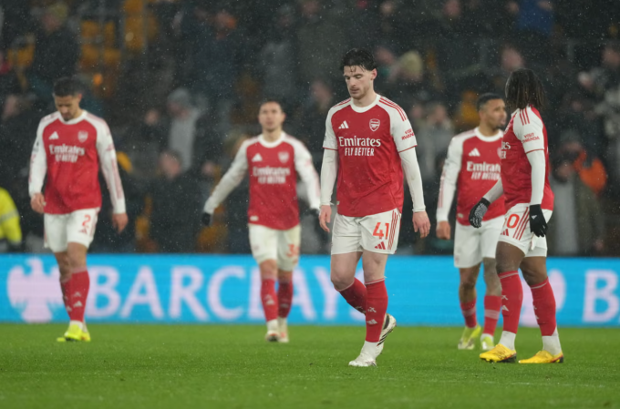 Các cầu thủ Arsenal thất vọng sau khi bị gỡ hòa 2-2. Ảnh: AP