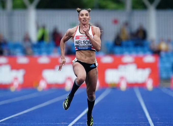 Nelson khi còn thi chạy 100m nữ của điền kinh. Ảnh: PA