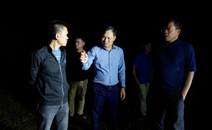 Cục trưởng, Phó cục trưởng Cảnh sát hình sự chỉ đạo tại hiện trường khi bắt được Ân. Ảnh: Công an cung cấp