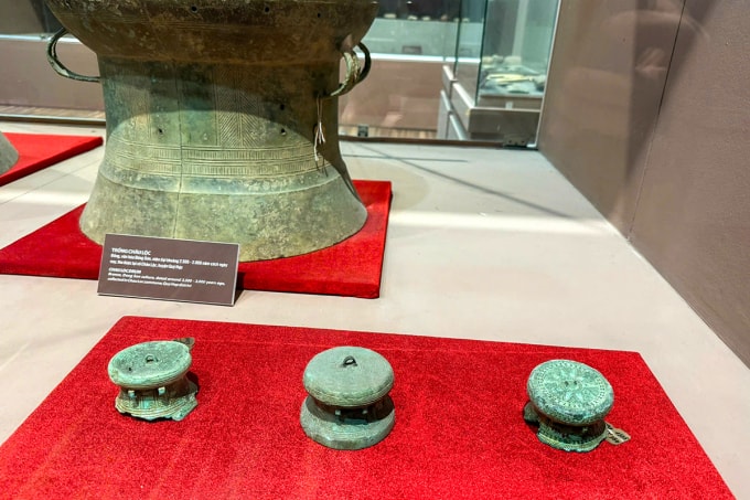 Bộ sưu tập trống đồng Làng Vạc, đang trưng bày tại Bảo tàng Nghệ An - Xô viết Nghệ Tĩnh. Ảnh: Ánh Tuyết