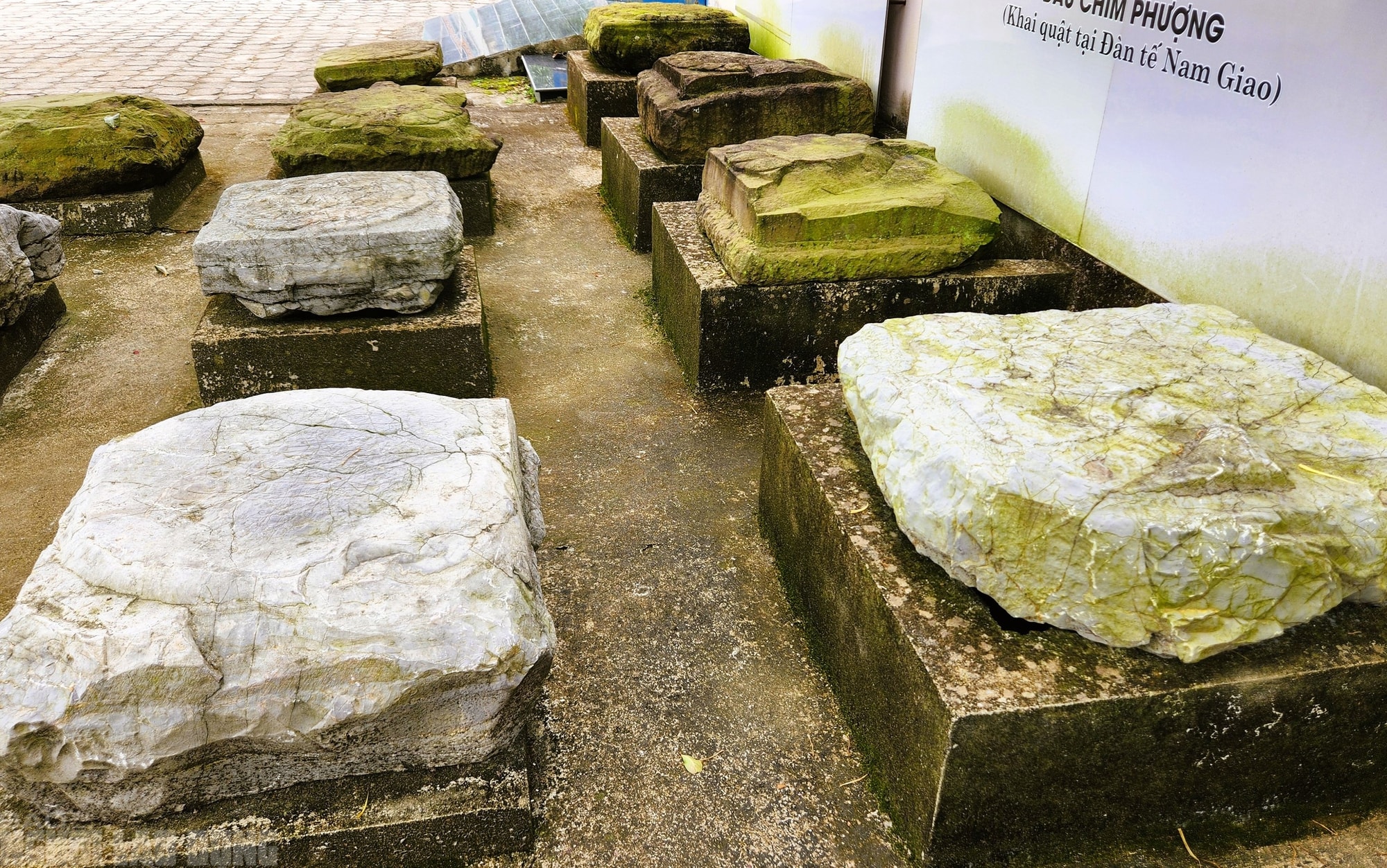 Kỳ bí những chân tảng đá hơn 600 năm ở Thành nhà Hồ - Ảnh 7.