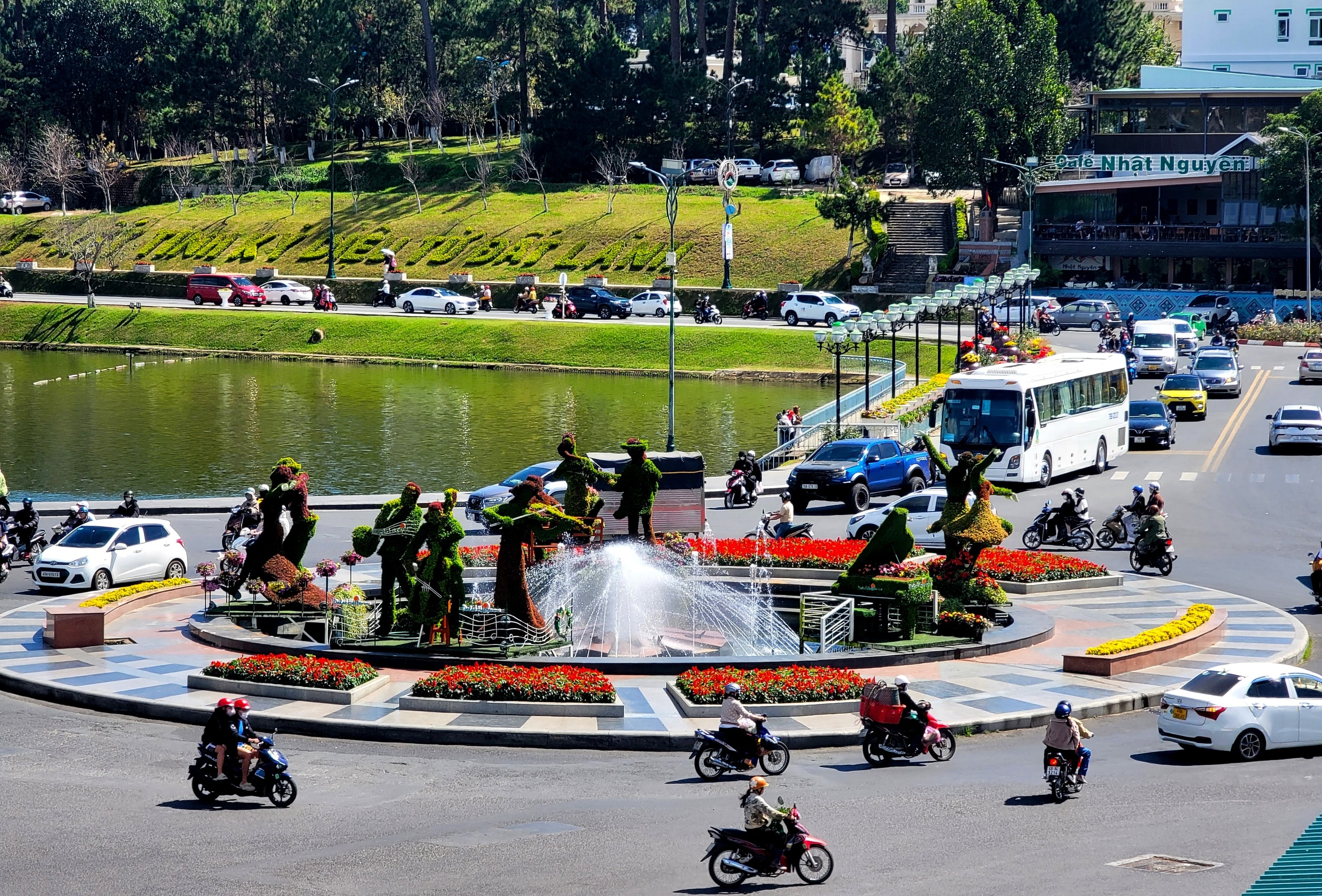 Ảnh độc đáo Đà Lạt hơn nửa thế kỷ trước và đầu năm Bính Ngọ 2026 - Ảnh 12.