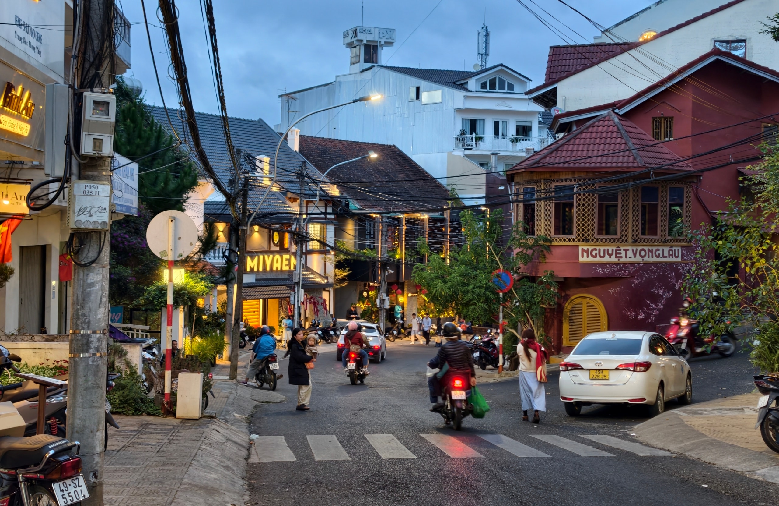 Ảnh độc đáo Đà Lạt hơn nửa thế kỷ trước và đầu năm Bính Ngọ 2026 - Ảnh 21.