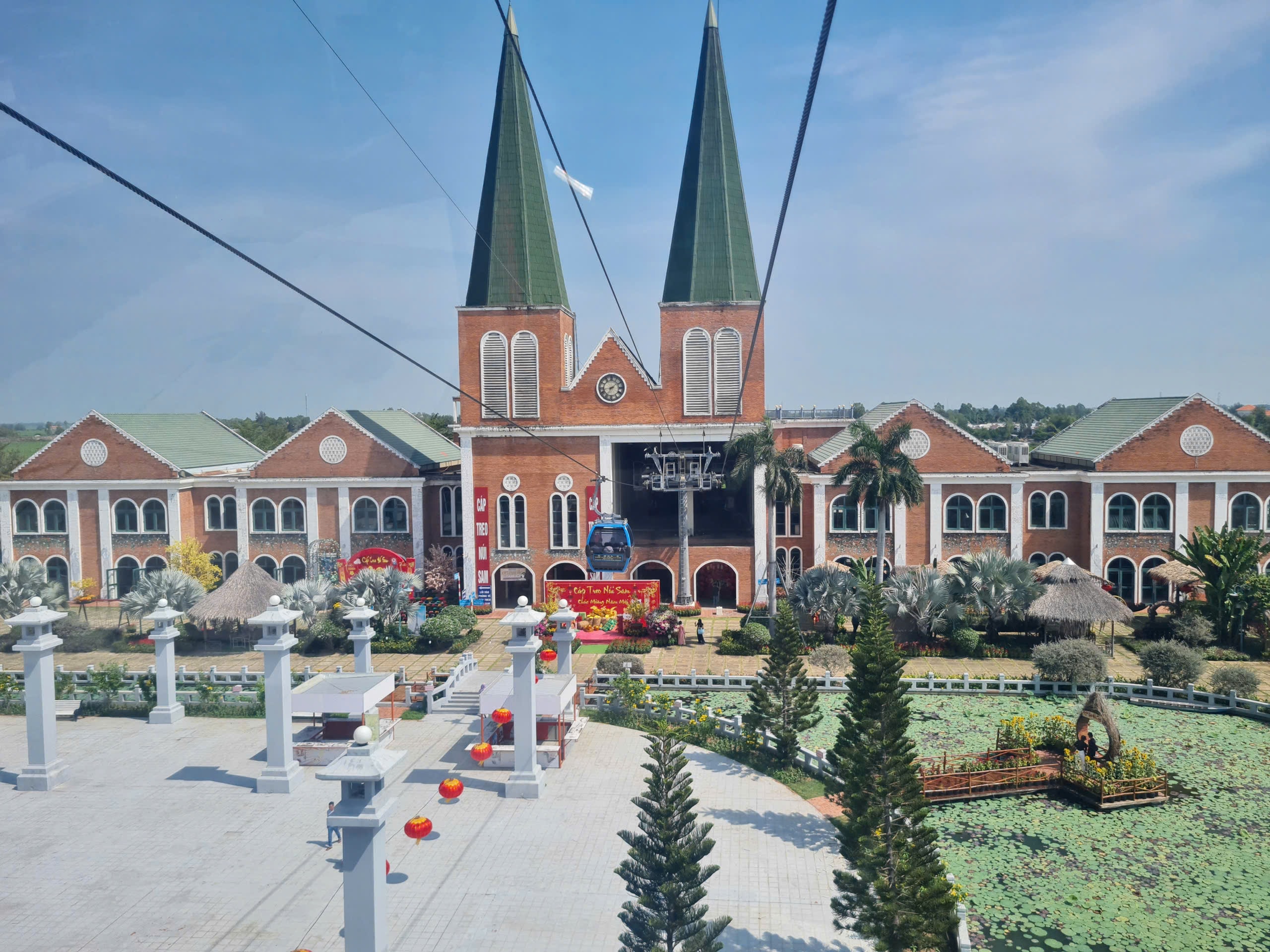 Khách du Xuân vùng Bảy Núi và Phú Quốc bất ngờ tăng cao trong 3 ngày Tết - Ảnh 12.