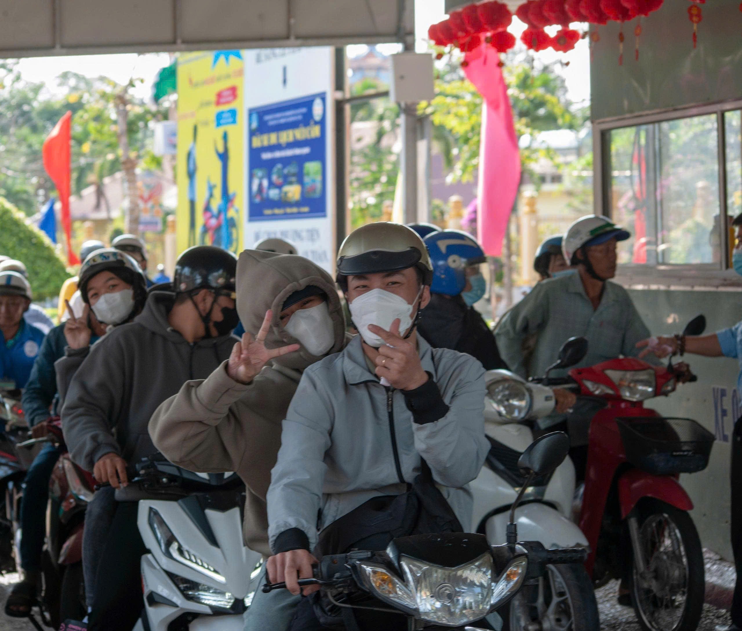 Khách du Xuân vùng Bảy Núi và Phú Quốc bất ngờ tăng cao trong 3 ngày Tết - Ảnh 3.