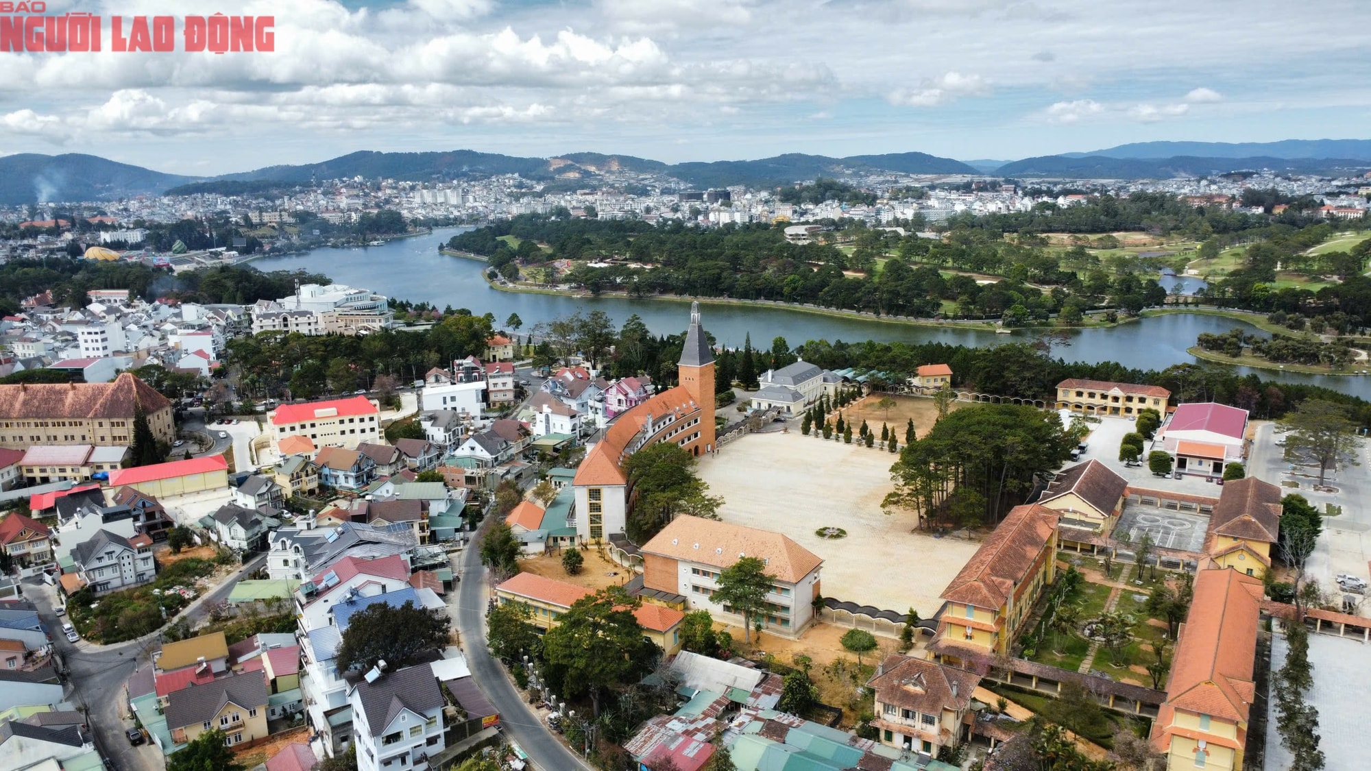 Ảnh độc đáo Đà Lạt hơn nửa thế kỷ trước và đầu năm Bính Ngọ 2026 - Ảnh 2.