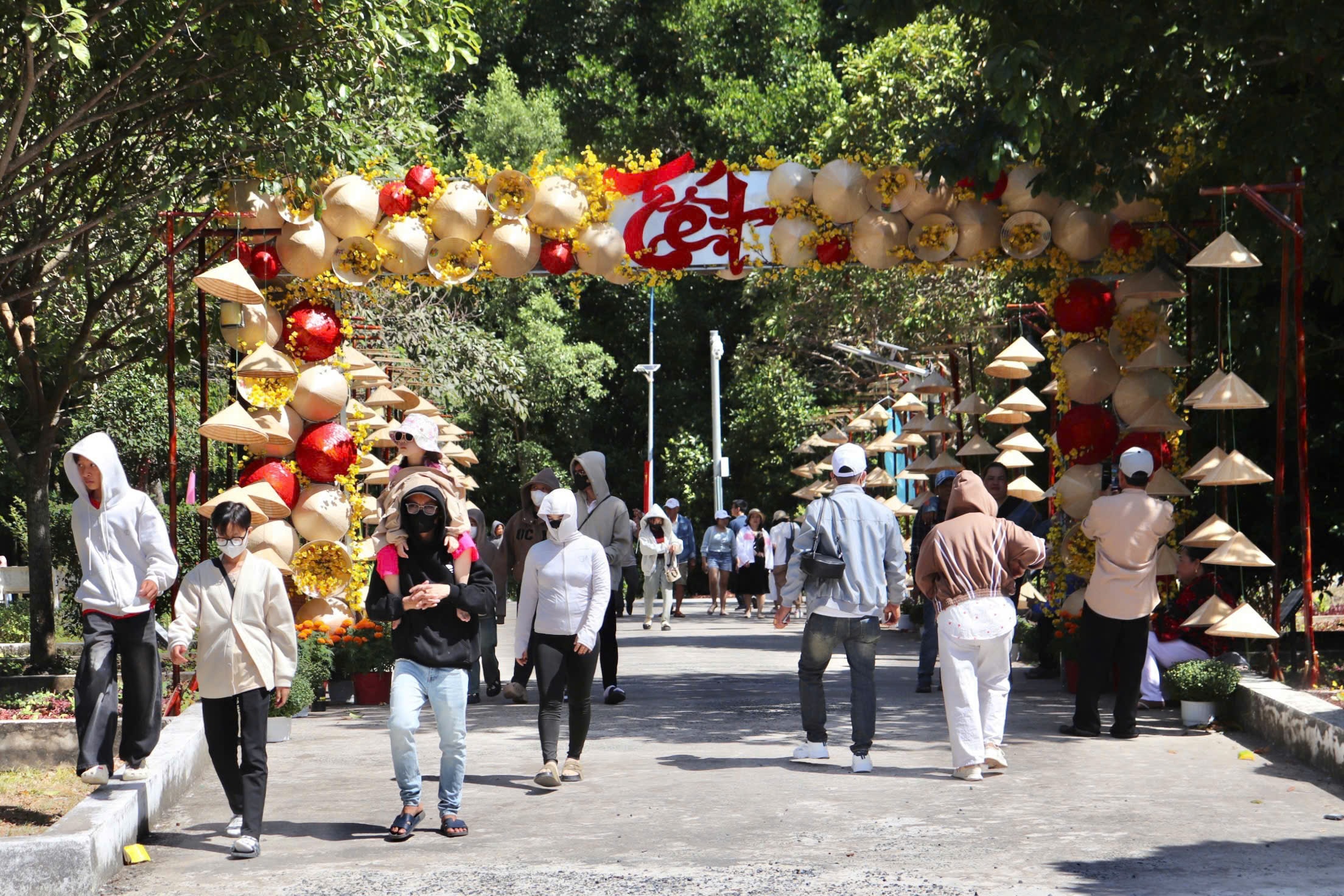 Du lịch miền Tây hút khách dịp Tết - Ảnh 1.