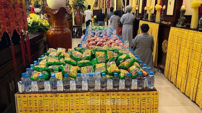 VIDEO: Ngôi chùa đặc biệt làm tết Trung thu cho những hương linh bé bỏng tại TP HCM - Ảnh 4.