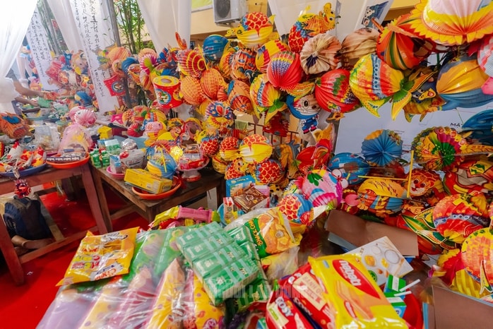 VIDEO: Ngôi chùa đặc biệt làm tết Trung thu cho những hương linh bé bỏng tại TP HCM - Ảnh 8.