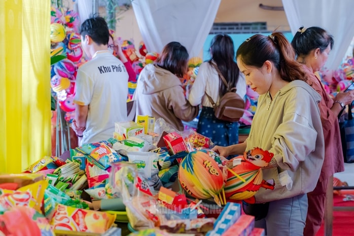 VIDEO: Ngôi chùa đặc biệt làm tết Trung thu cho những hương linh bé bỏng tại TP HCM - Ảnh 10.