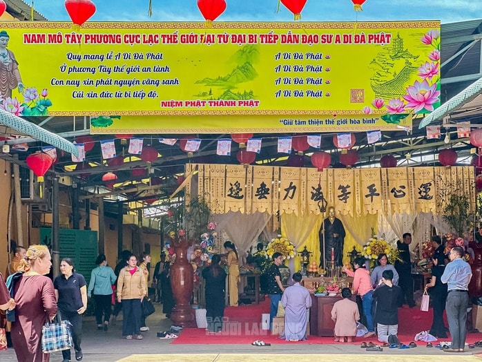 VIDEO: Ngôi chùa đặc biệt làm tết Trung thu cho những hương linh bé bỏng tại TP HCM - Ảnh 13.