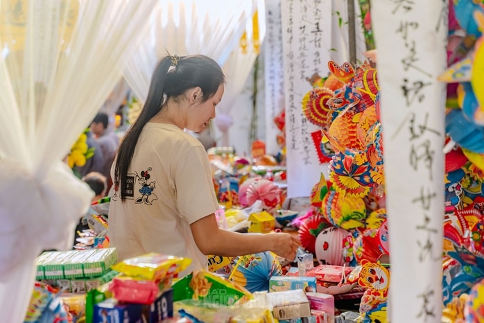 VIDEO: Ngôi chùa đặc biệt làm tết Trung thu cho những hương linh bé bỏng tại TP HCM - Ảnh 20.