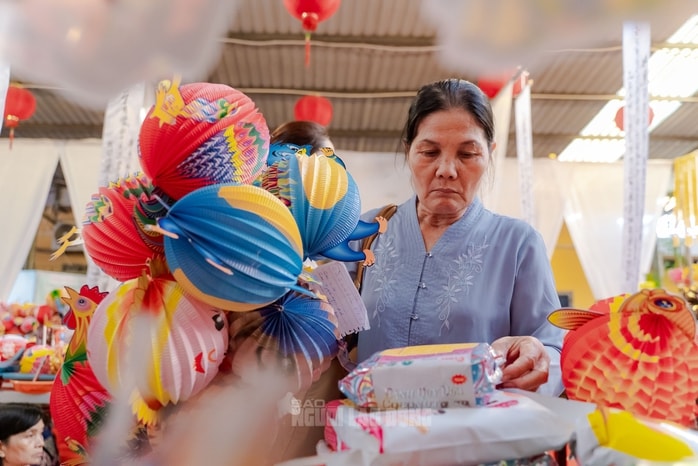 VIDEO: Ngôi chùa đặc biệt làm tết Trung thu cho những hương linh bé bỏng tại TP HCM - Ảnh 21.
