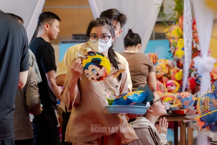 VIDEO: Ngôi chùa đặc biệt làm tết Trung thu cho những hương linh bé bỏng tại TP HCM - Ảnh 22.