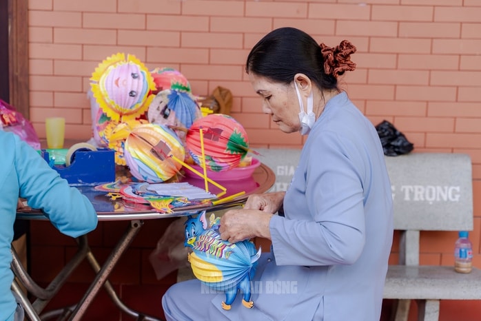 VIDEO: Ngôi chùa đặc biệt làm tết Trung thu cho những hương linh bé bỏng tại TP HCM - Ảnh 25.