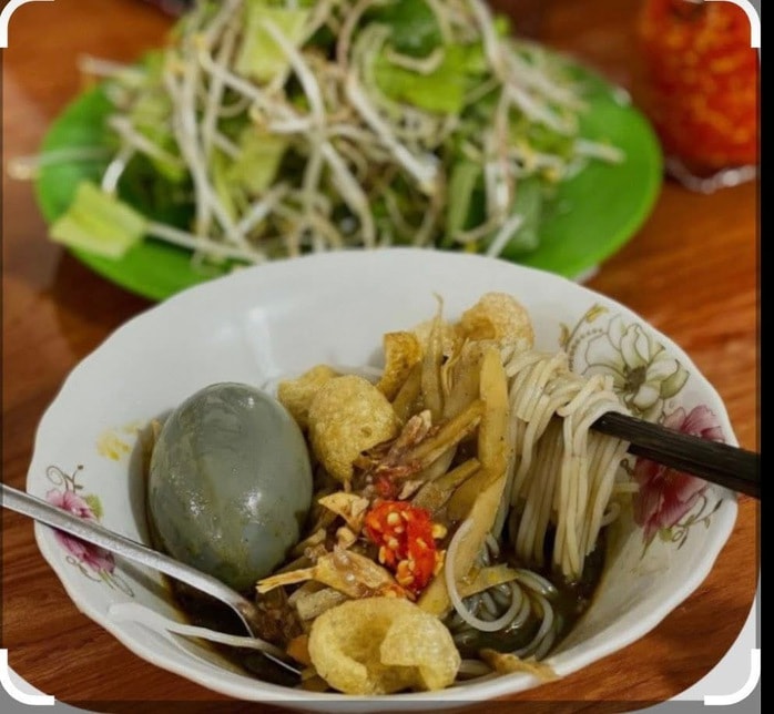 Bún mắm cua thối Gia Lai – hương vị “khó quên” giữa phố núi Pleiku - Ảnh 1.