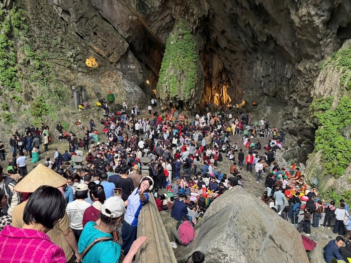 Du lịch Việt tưng bừng đón khách mùa tết Bính Ngọ - Ảnh 2.