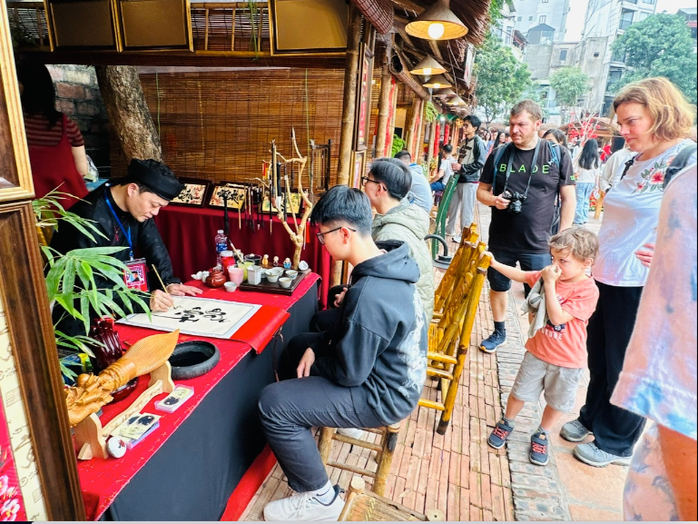 Du lịch Việt tưng bừng đón khách mùa tết Bính Ngọ - Ảnh 1.