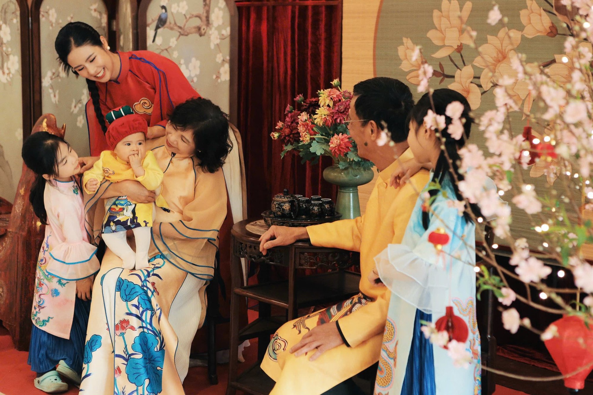 Khoảnh khắc Tết đầu tiên của quý tử 6 tháng tuổi nhà Ngọc Hân- Ảnh 12. Khoảnh khắc Tết đầu tiên của quý tử 6 tháng tuổi nhà Ngọc Hân- Ảnh 12.