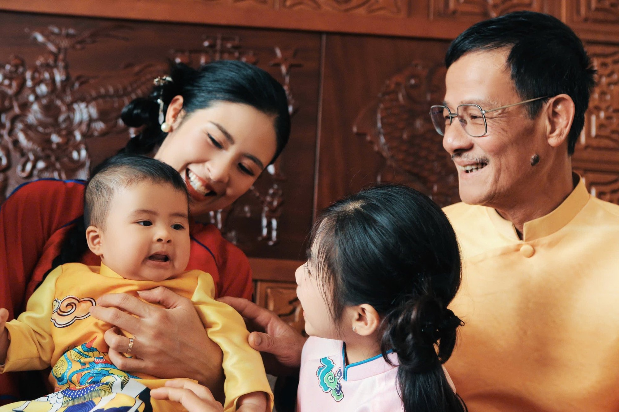 Khoảnh khắc Tết đầu tiên của quý tử 6 tháng tuổi nhà Ngọc Hân- Ảnh 9. Khoảnh khắc Tết đầu tiên của quý tử 6 tháng tuổi nhà Ngọc Hân- Ảnh 9.