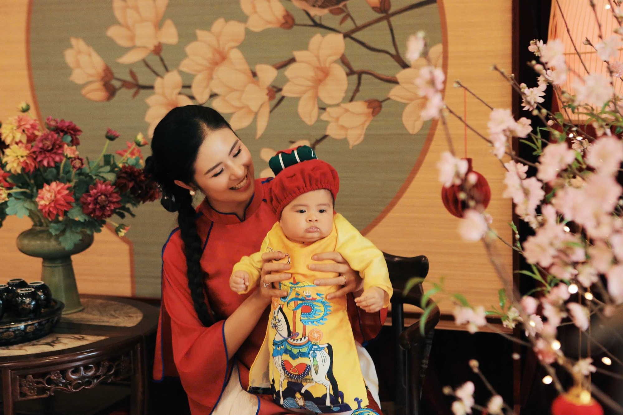 Khoảnh khắc Tết đầu tiên của quý tử 6 tháng tuổi nhà Ngọc Hân- Ảnh 6. Khoảnh khắc Tết đầu tiên của quý tử 6 tháng tuổi nhà Ngọc Hân- Ảnh 6.