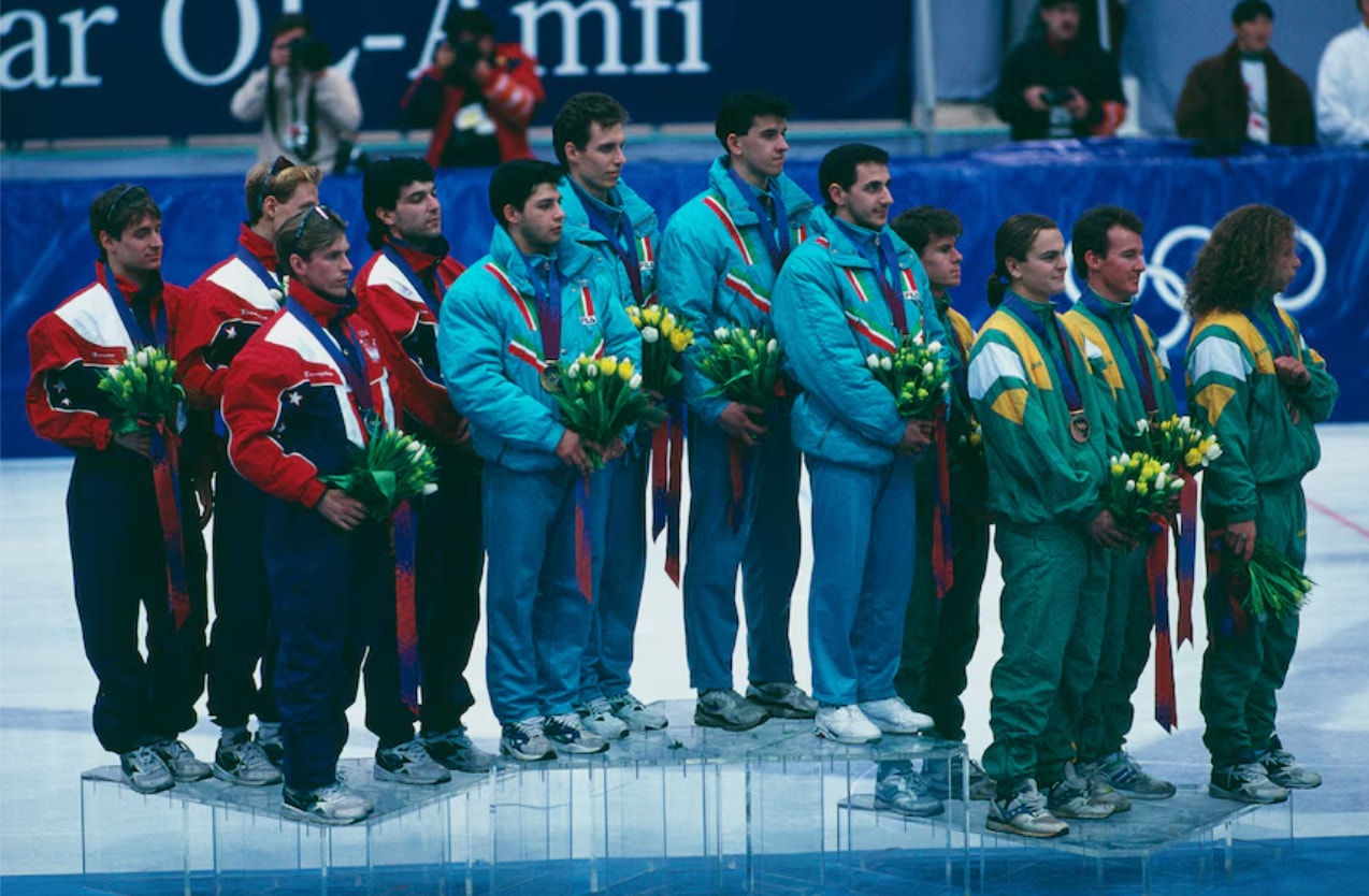 Đội tiếp sức 5.000 mét trượt băng tốc độ cự ly ngắn của Úc đã giành HCĐ Olympic năm 1994, Bradbury đứng thứ ba từ phải sang. (Nguồn: ABC)