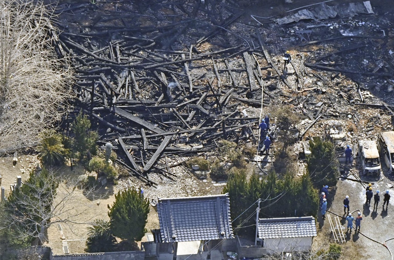 Ảnh chụp từ trực thăng của hãng tin Kyodo cho thấy ngôi chùa bị cháy nghiêm trọng. (Nguồn: Kyodo)