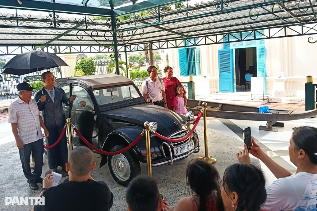 Nhà công tử Bạc Liêu đón nhiều du khách đến xông đất đầu năm - 2