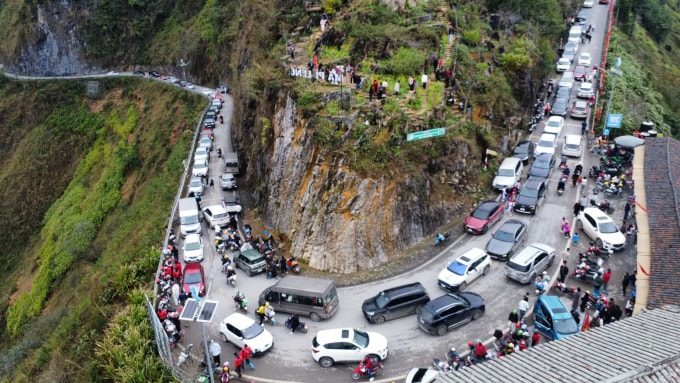 Đèo Mã Pì Lèng sáng 20/2. Ảnh: NVCC