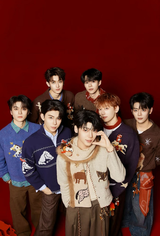 Loubo (giữa, 26 tuổi) từng tham gia chương trình tuyển chọn thần tượng Idol Producer, sau đó gia nhập nhóm nhạc MAMA LAND nhưng không thành công. Anh hiện gây chú ý khi là streamer chủ chốt của nhóm Joy-X. Ảnh: Weibo