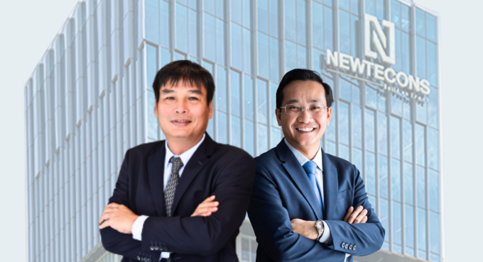 Ông Nguyễn Quang Thụy (vest đen) và ông Võ Thanh Liêm (vest xanh). Ảnh: Phương Đông