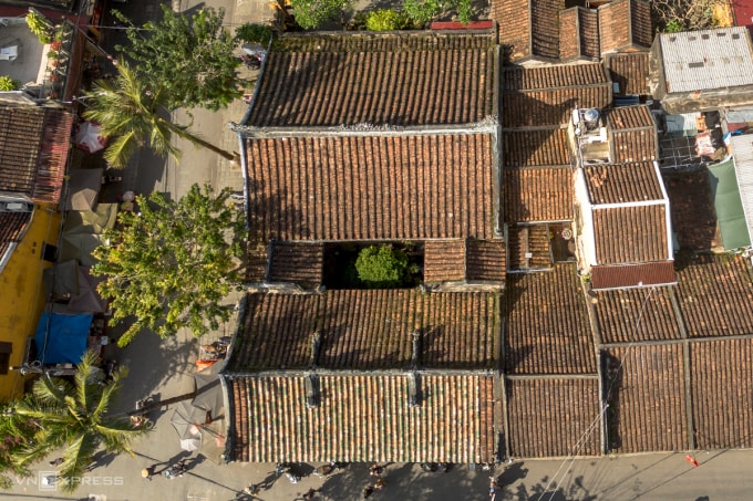 Chùa Ông với kiến trúc chữ Quốc (国) đặc trưng trong một số chùa, hội quán, đình miếu truyền thống của người Hoa ở Việt Nam. Ảnh: Nguyễn Đông