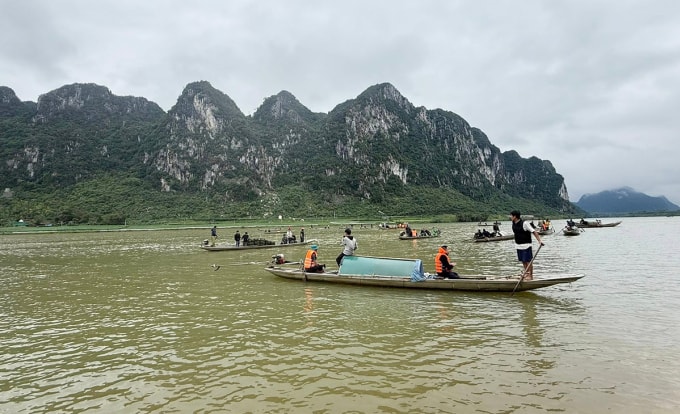 Lực lượng tìm kiếm thi thể hai nạn nhân mất tích. Ảnh: 114 Quảng Trị