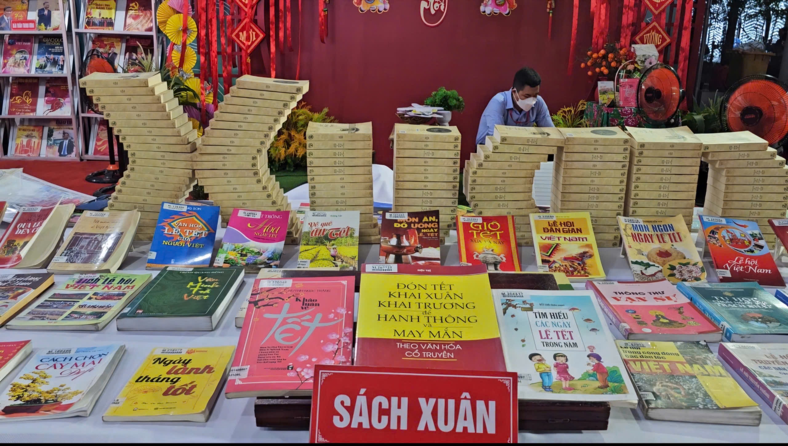 Lễ hội đường hoa , đường sách Tết Bính Ngọ 2026: Hòa nhịp văn hóa chính trị tại Bình Dương - Ảnh 6.