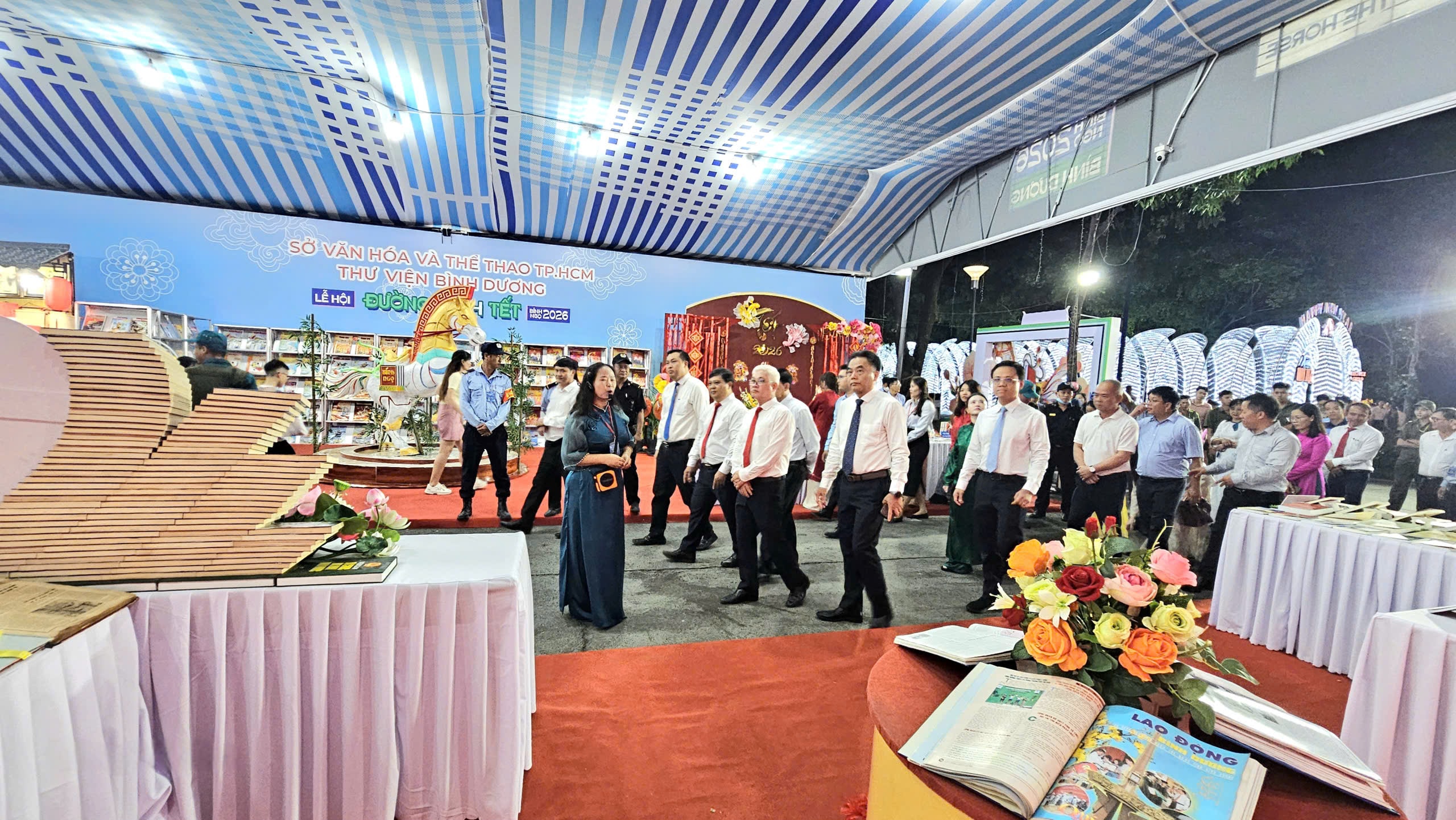 Lễ hội đường hoa , đường sách Tết Bính Ngọ 2026: Hòa nhịp văn hóa chính trị tại Bình Dương - Ảnh 2.