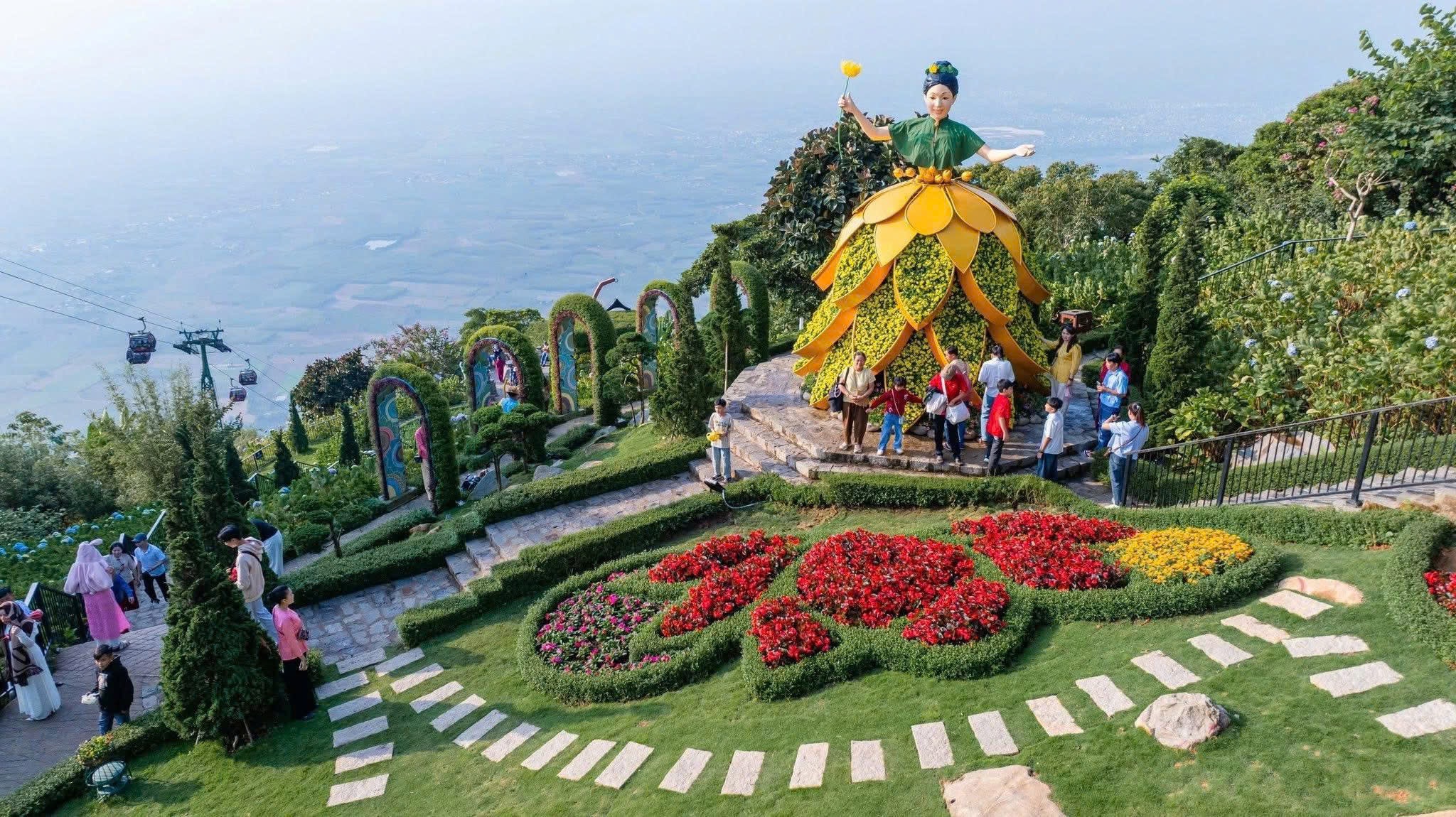  Núi Bà Đen đón lượng khách "khủng" trong 6 ngày Tết - Ảnh 7.