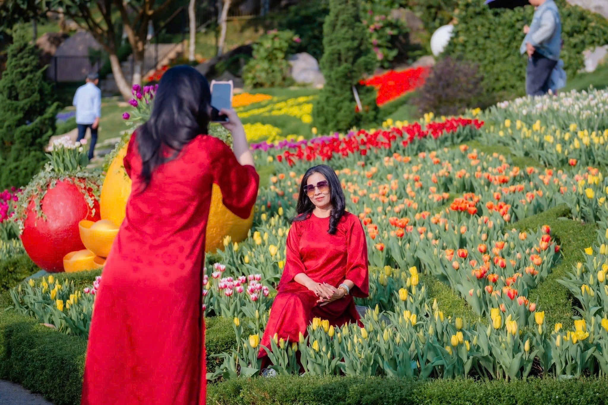  Núi Bà Đen đón lượng khách "khủng" trong 6 ngày Tết - Ảnh 8.