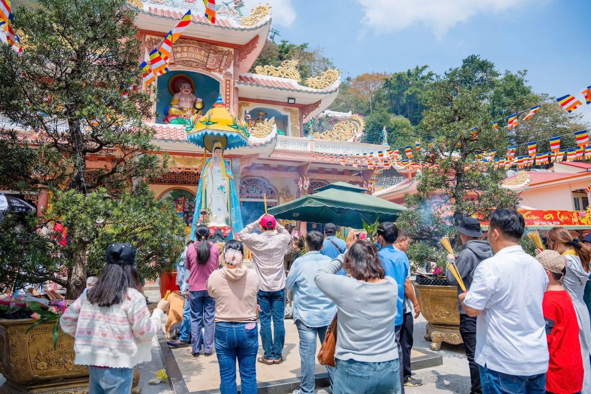  Núi Bà Đen đón lượng khách "khủng" trong 6 ngày Tết - Ảnh 5.