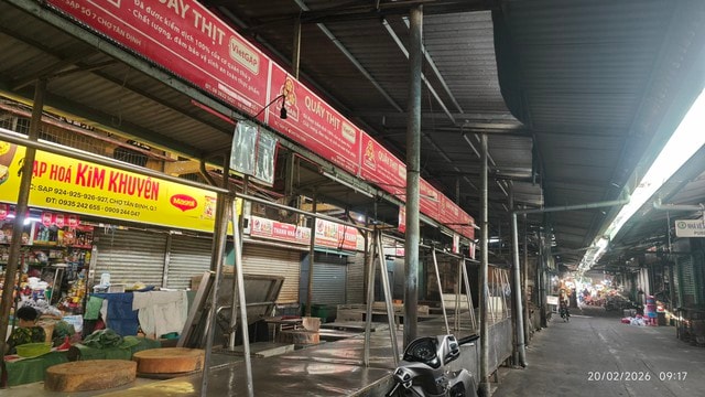 Mùng 4 Tết 2026: Giá trái cây cúng cao , dưa hấu chỉ 10 . 000 Đồng / kg - Ảnh 2.