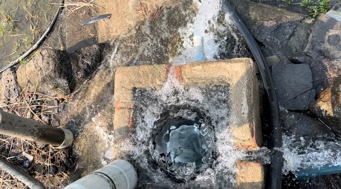 CLIP: Kỳ lạ hàng chục giếng nước tự phun trào ở Đồng Nai- Ảnh 2. CLIP: Kỳ lạ hàng chục giếng nước tự phun trào ở Đồng Nai- Ảnh 2.