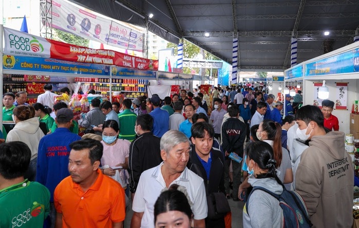 Chợ Tết Công đoàn trực tuyến đã phục vụ 215.000 lượt công nhân lao động mua sắm trị giá gần 110 tỉ đồng - Ảnh 6.