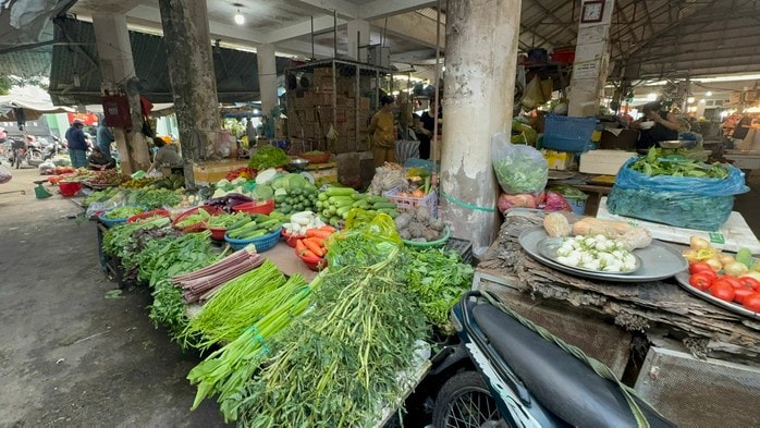 Chợ hoạt động trở lại nhưng ít khách trong năm 2026 tại TP HCM - Ảnh 2. Chợ hoạt động trở lại nhưng ít khách trong năm 2026 tại TP HCM - Ảnh 2.