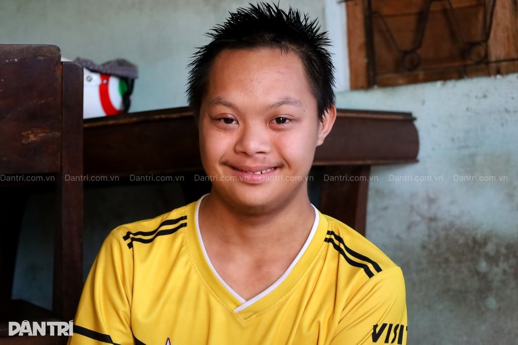 Gia cảnh thương tâm của người mẹ bệnh nặng nuôi con trai mắc hội chứng Down - 3 Gia cảnh thương tâm của người mẹ bệnh nặng nuôi con trai mắc hội chứng Down - 3