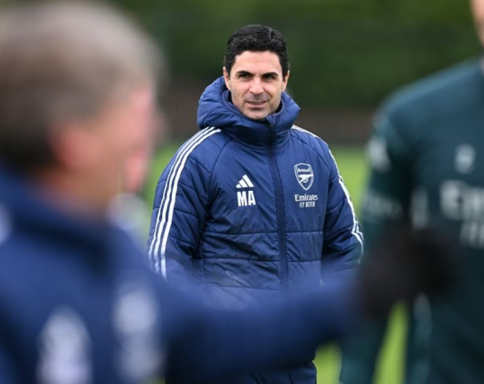 HLV Mikel Arteta trong buổi tập của Arsenal ngày 20/2. Ảnh: Arsenal FC