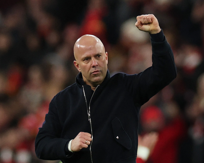 HLV Arne Slot vui mừng sau trận Liverpool thắng Brighton 3-0 ở vòng bốn Cup FA trên sân Anfield, Liverpool, Anh ngày 14/2/2026. Ảnh: Reuters