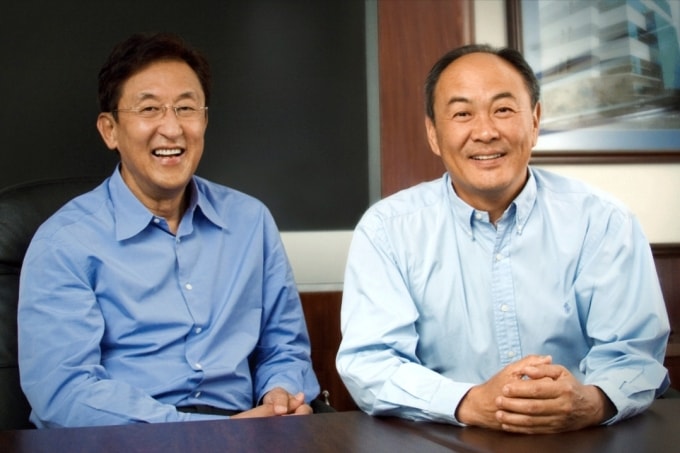 Hai nhà sáng lập John Tu  (trái) và David Sun (phải) của Kingston. Ảnh: Kingston Technology