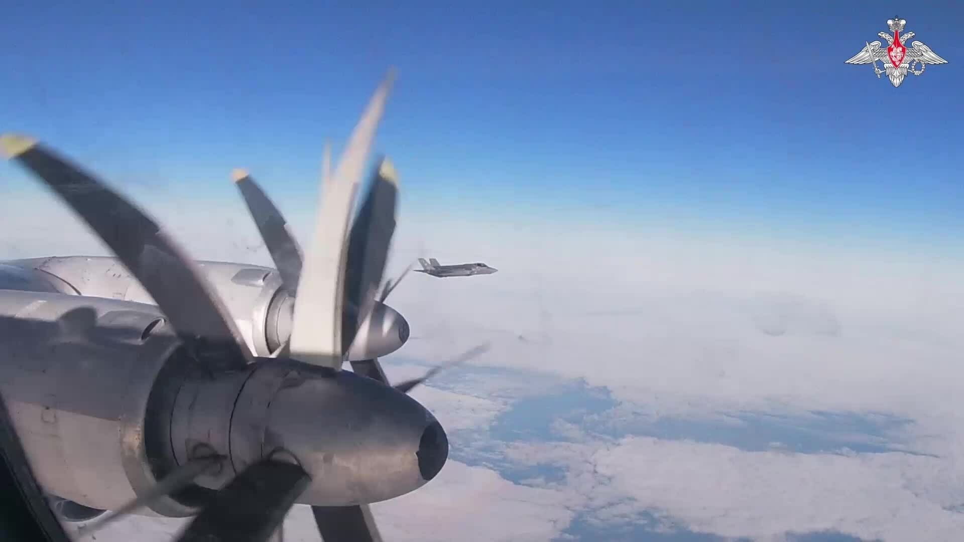 F-35, F-16 Mỹ chạm mặt oanh tạc cơ Tu-95 Nga ngoài khơi Alaska